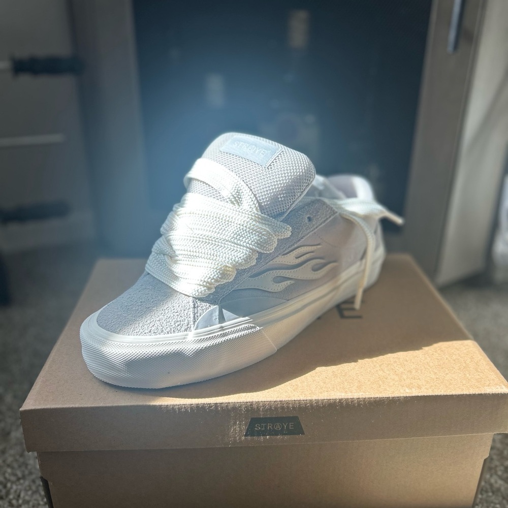 Straye Logan Puff Silver Skate Shoes Men’s Size [10.5] NEW